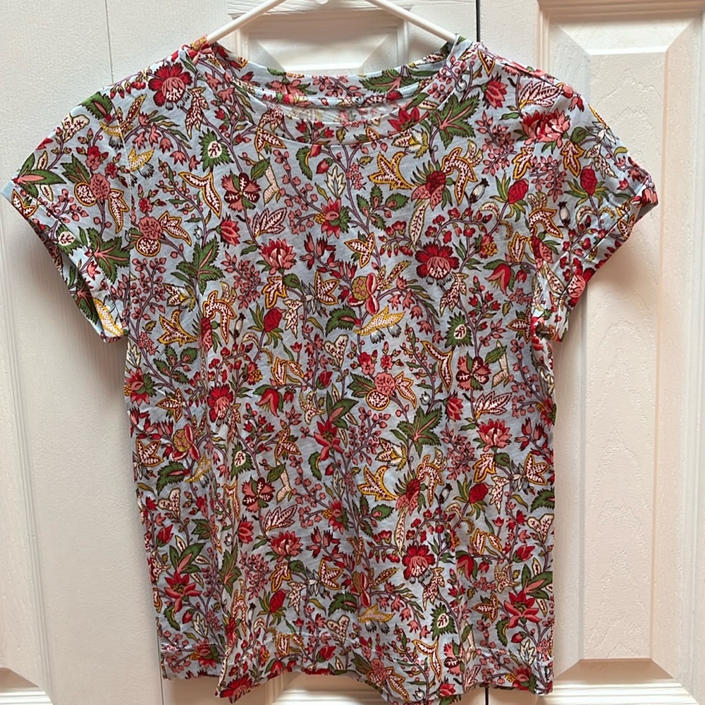 LOFT floral pattern tee XS NWT